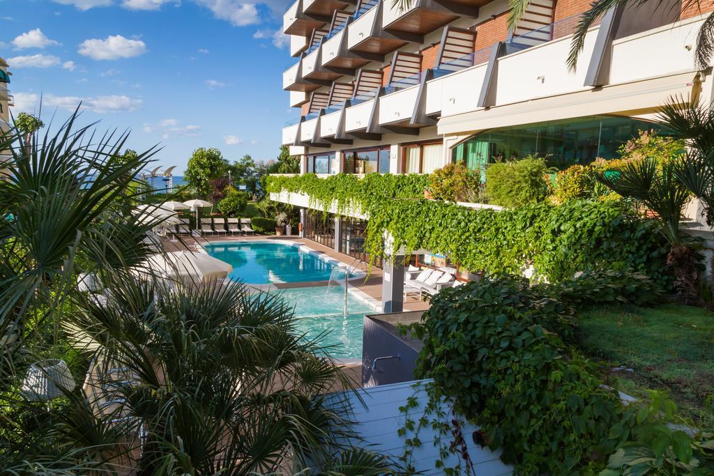 Hotel Alexander Габичче-Маре Экстерьер фото