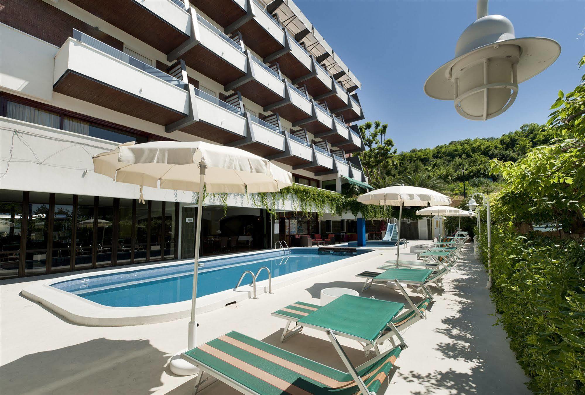 Hotel Alexander Габичче-Маре Экстерьер фото
